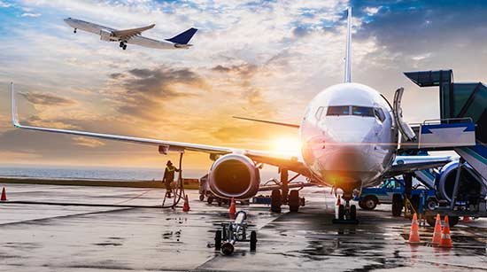 Flygplan på startbanan