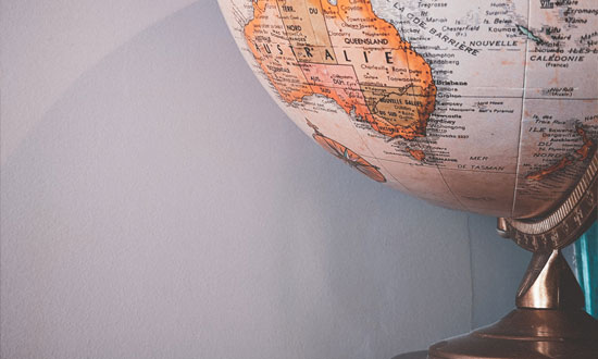 Ena nedre hörnet av en dekorationsjordglob